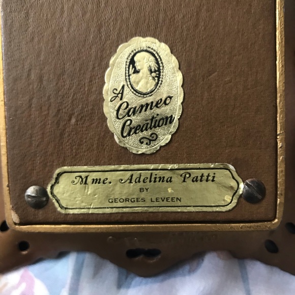 Vintage - A Cameo Creation - Ornate Frame - Mme. Adelina Patti - Picture 5 of 6